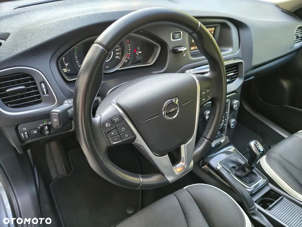 Volvo V40 T2 Linje Svart - 19