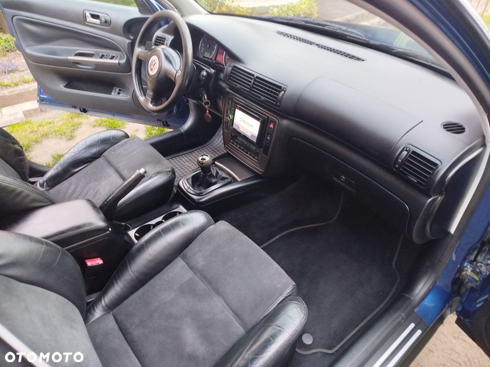Volkswagen Passat - 16