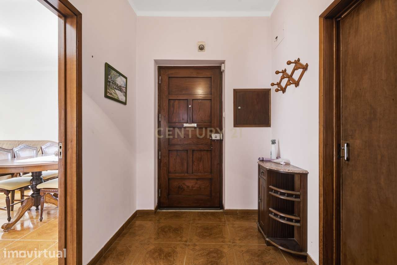 Apartamento T3 com garagem e arrecadação - Praia da Areia Branca, Lour - Grande imagem: 3/18