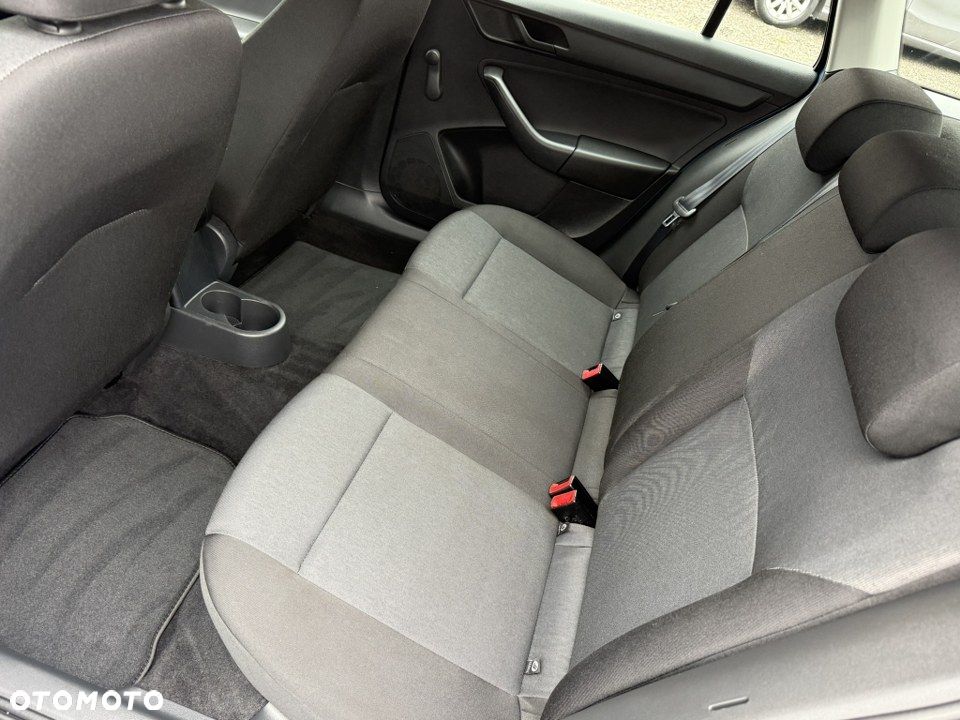 Skoda RAPID 1.2 TSI Drive - 37