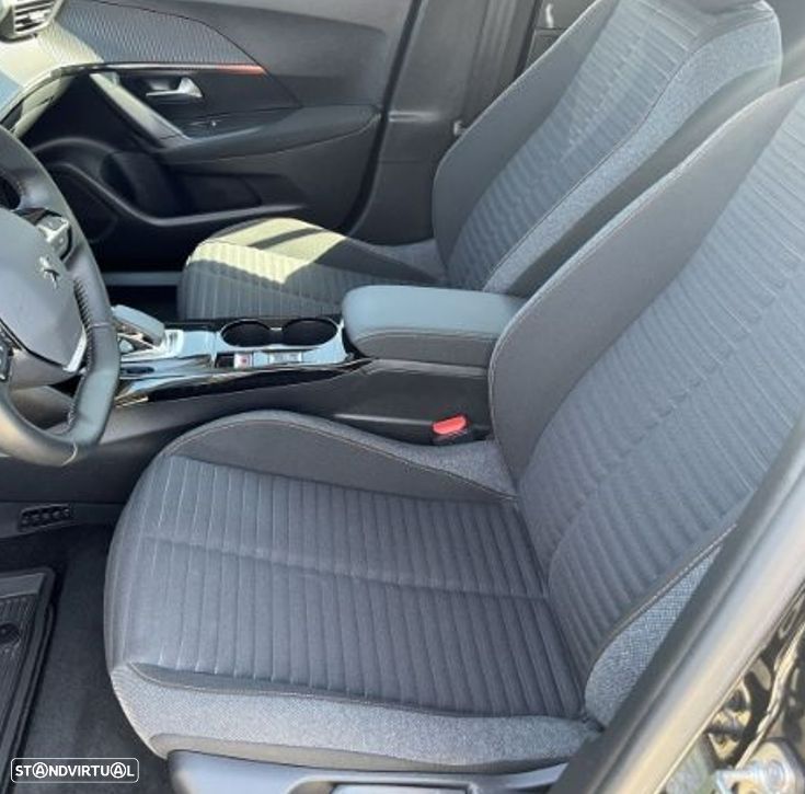 Peugeot e-2008 50 kWh Active - 4