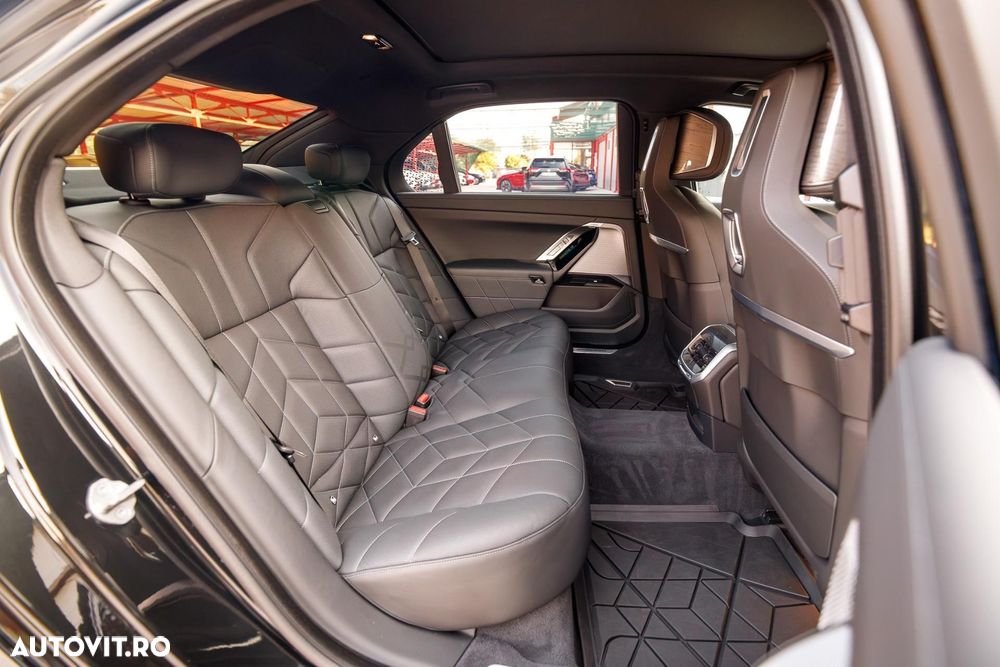 BMW Seria 7 740d xDrive MHEV - 13