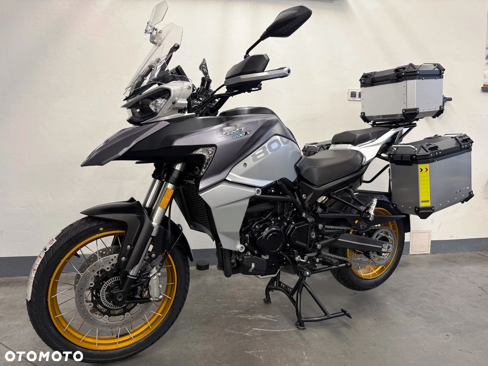 QJMOTOR SRT 800SX - 6