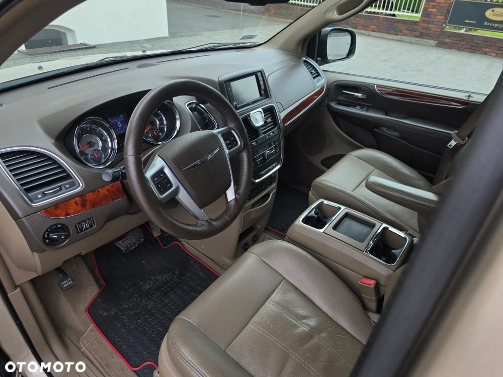 Chrysler Town & Country 3.6 Limited - 25
