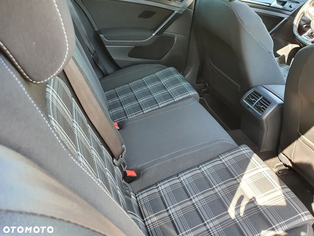 Volkswagen Golf GTD (BlueMotion Technology) DSG - 32