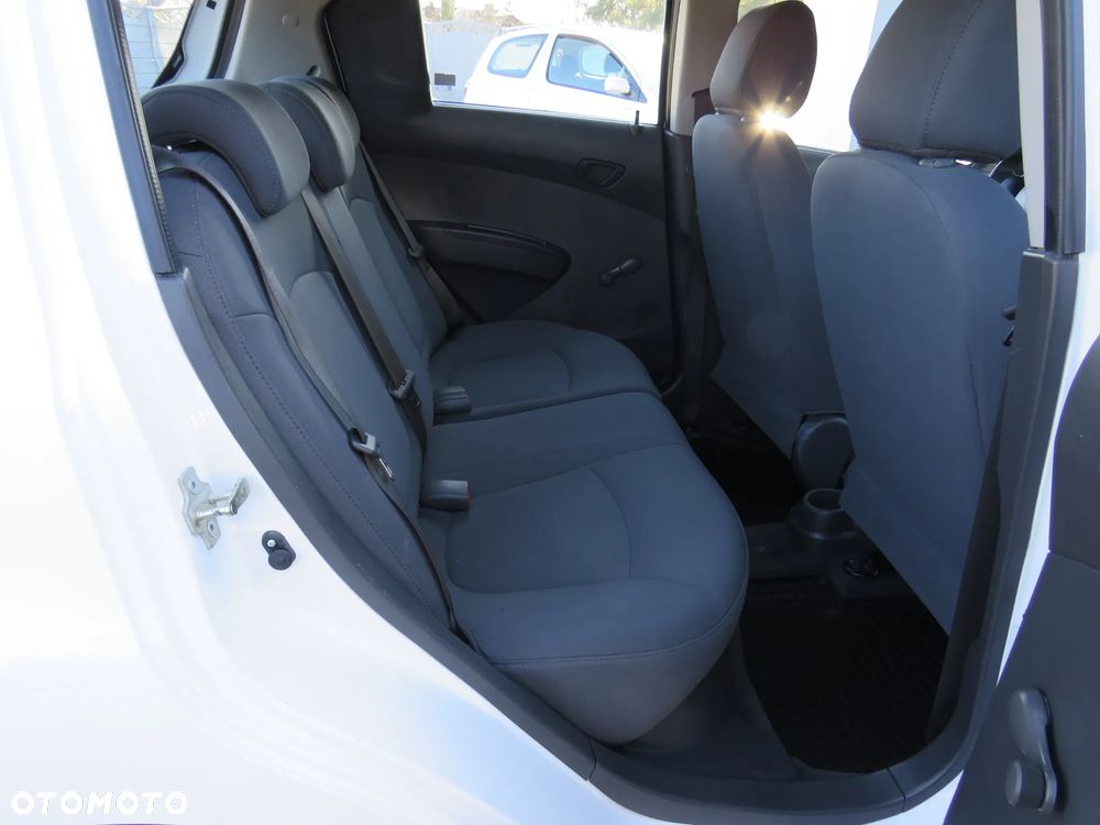 Chevrolet Spark 1.0 + - 31