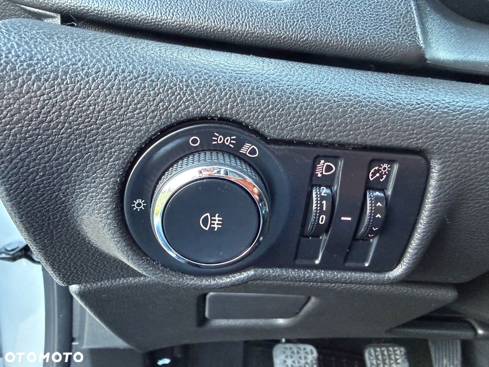 Opel Astra 1.9 CDTI Essentia - 8