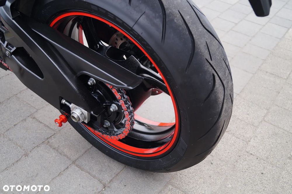 Suzuki GSX-R - 15