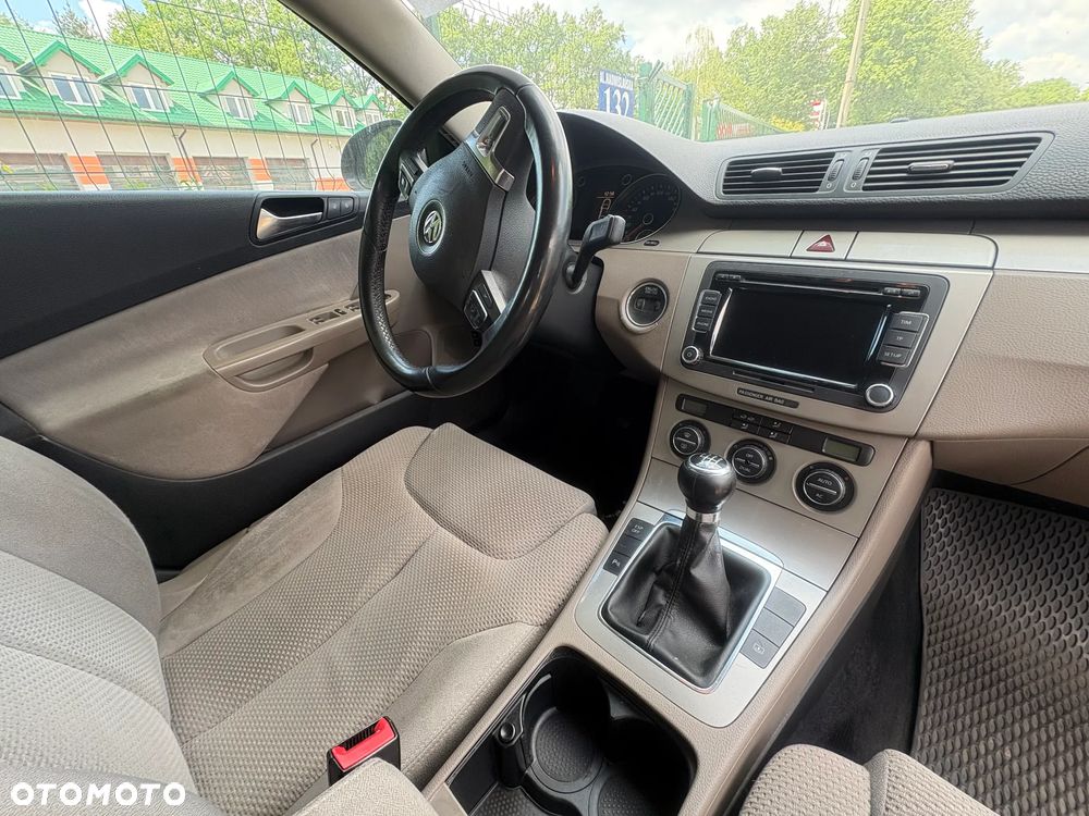 Volkswagen Passat 2.0 TDI Comfortline - 10
