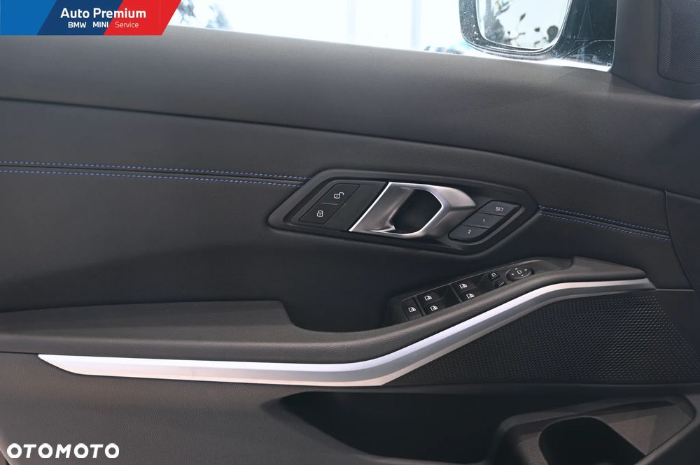 BMW Seria 3 318i - 10