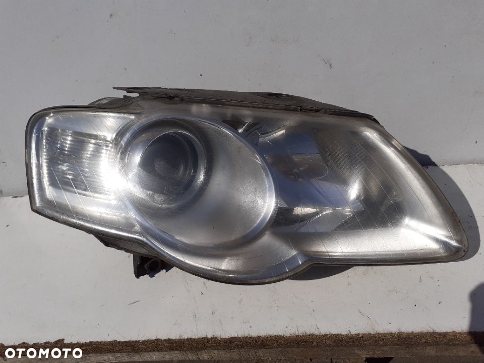 VW VOLKSWAGEN PASSAT B6 LAMPA PRZÓD PRZEDNIA PRAWA SOCZEWKA ORYGINAŁ - 1