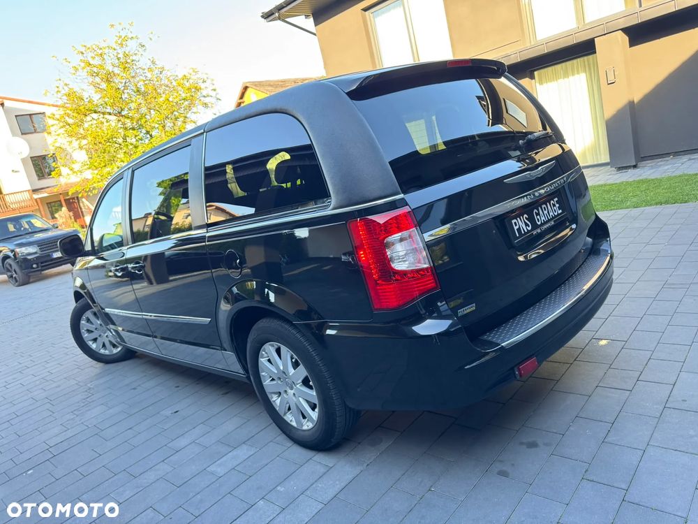 Chrysler Town & Country 3.6 Limited - 19
