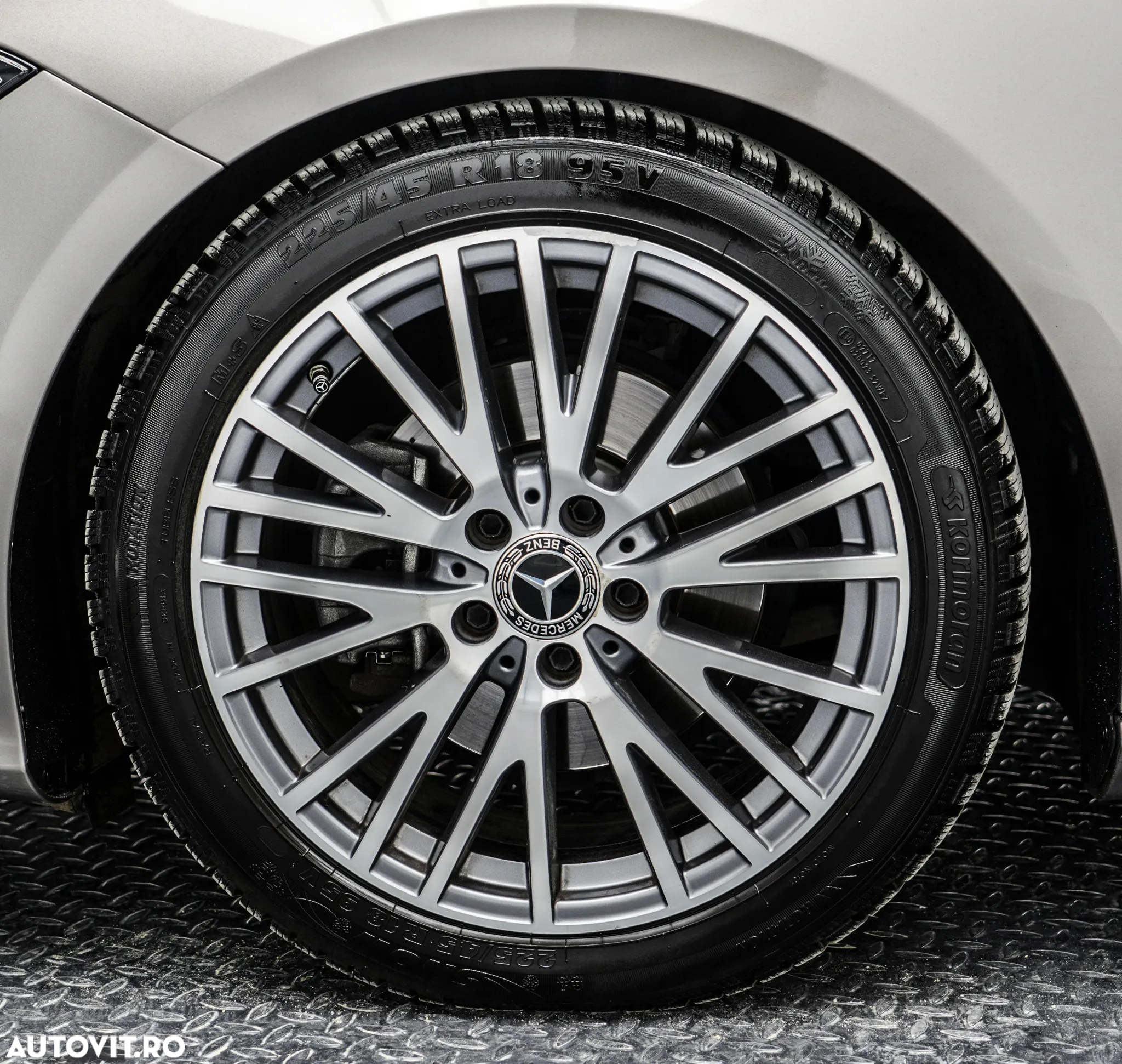 Mercedes-Benz CLA - 33