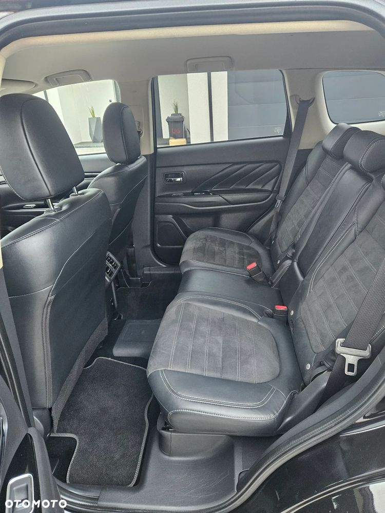 Mitsubishi Outlander 2.4 4WD Plus - 28