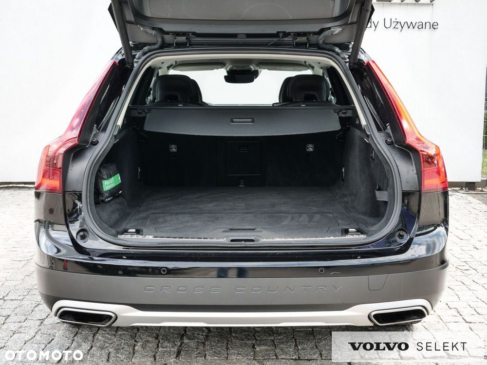 Volvo V90 Cross Country - 33