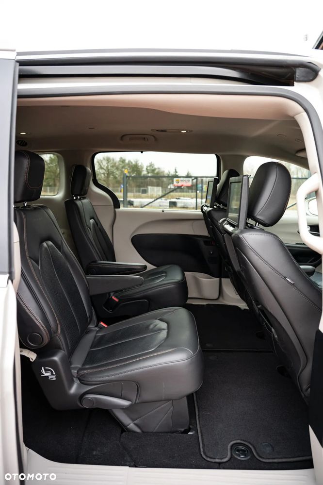 Chrysler Pacifica - 26