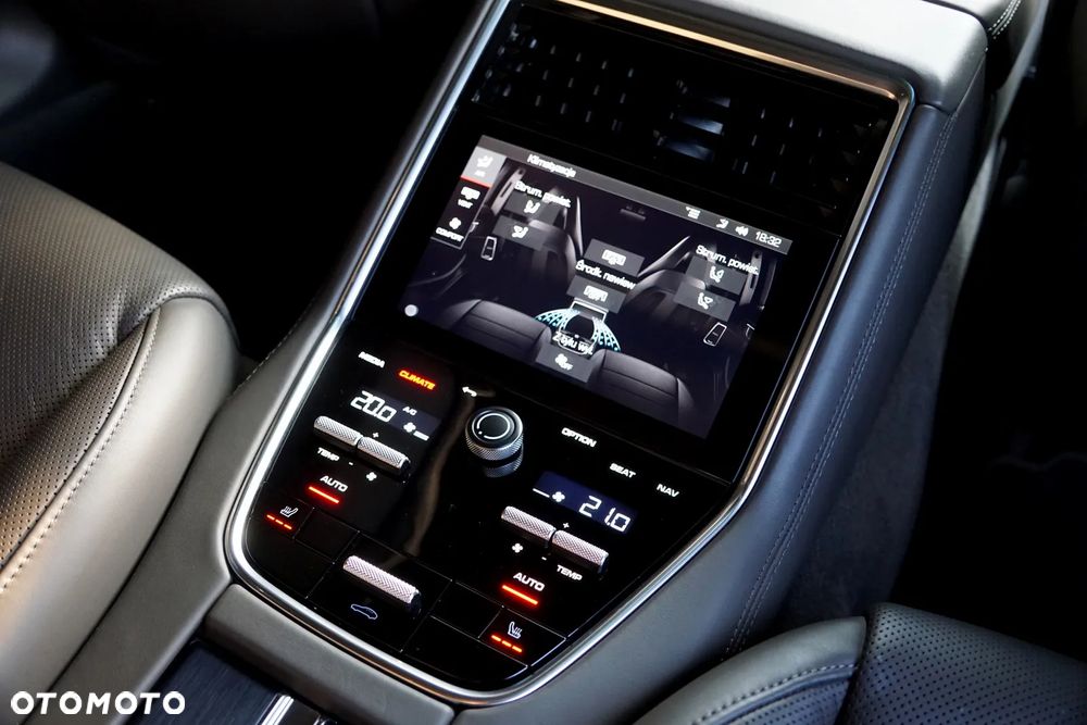Porsche Panamera 4 E-Hybrid - 31