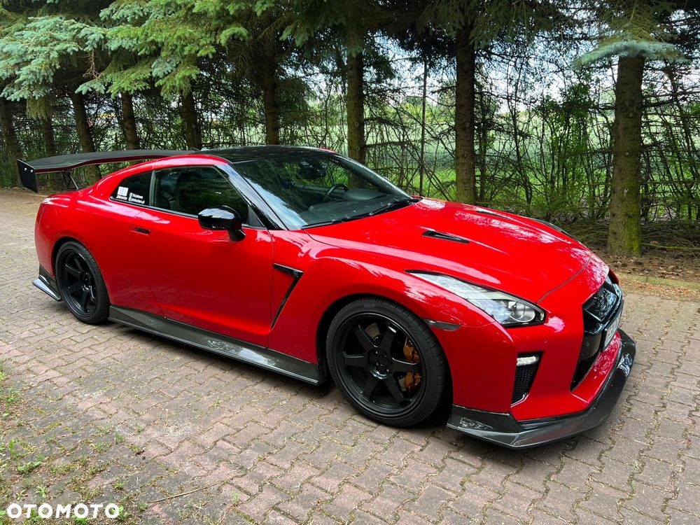 Nissan GT-R - 1