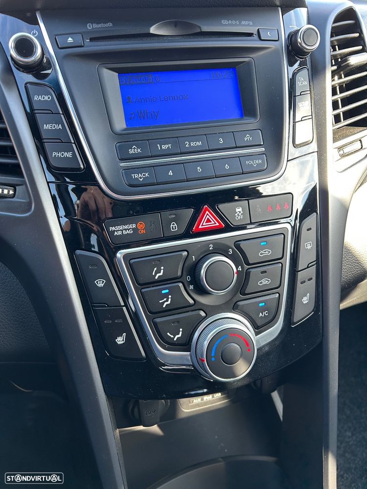 Hyundai i30 1.6 CRDI Blue Comfort J16 - 3