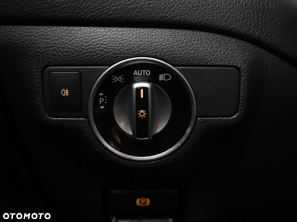 Mercedes-Benz CLA 180 d 7G-DCT - 34
