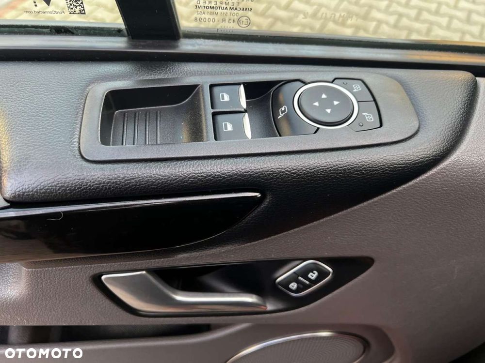 Ford Tourneo Custom - 26