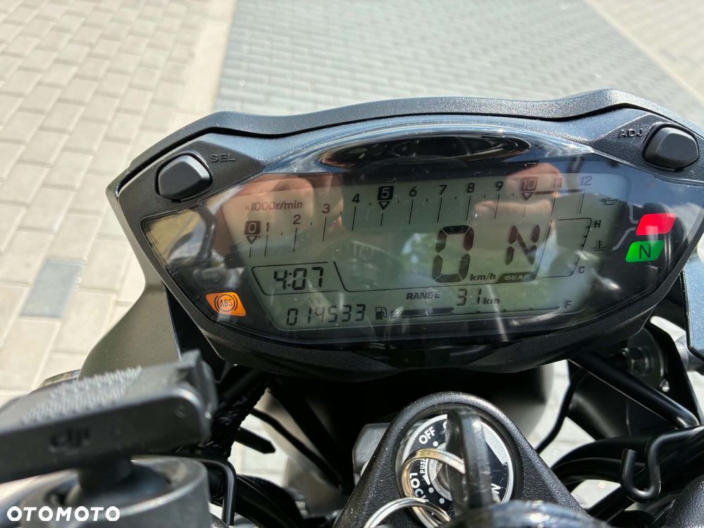 Suzuki SV - 12