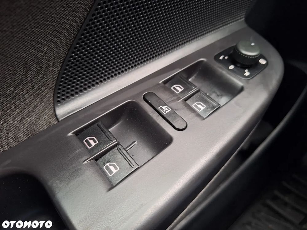 Volkswagen Golf VI 1.6 TDI Comfortline - 13