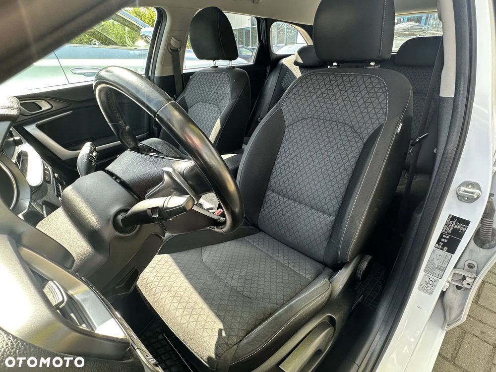 Kia Ceed - 13