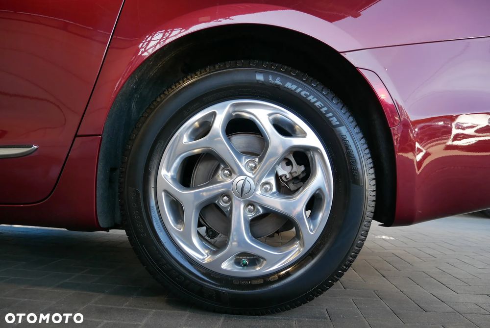 Chrysler Pacifica - 36