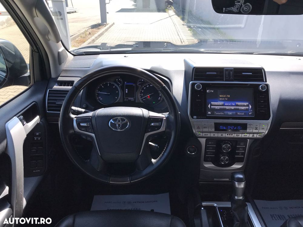 Toyota Land Cruiser - 22