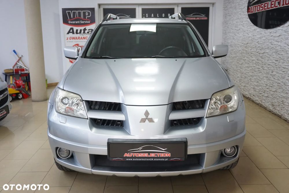 Mitsubishi Outlander 2.0 4WD Invite - 2