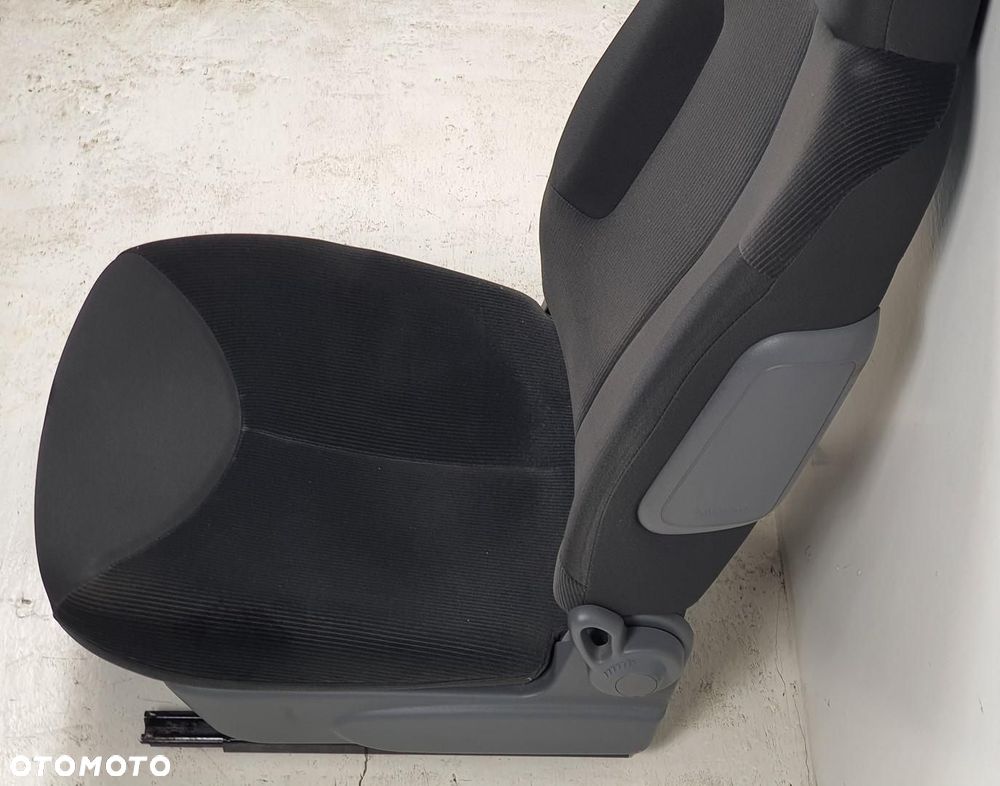 FOTEL KIEROWCY LEWY PRZÓD PRZEDNI CITROEN C1 - 4