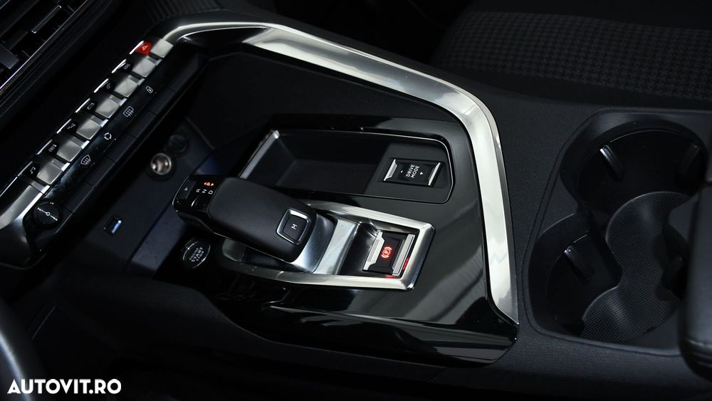 Peugeot 3008 1.2 PureTech Turbo S&S EAT8 Allure - 6