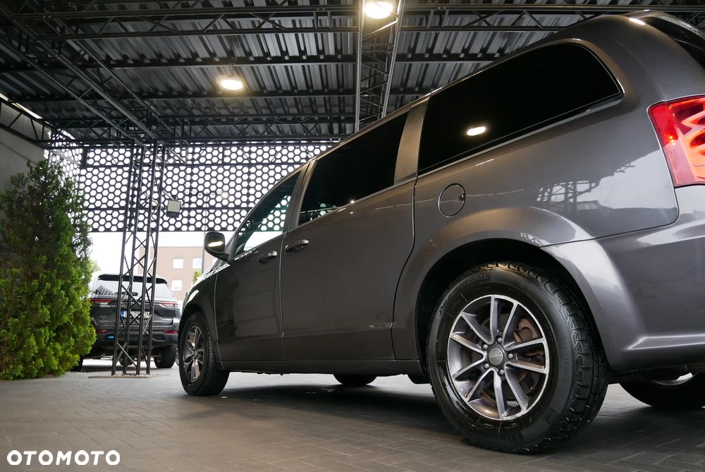 Dodge Grand Caravan - 33