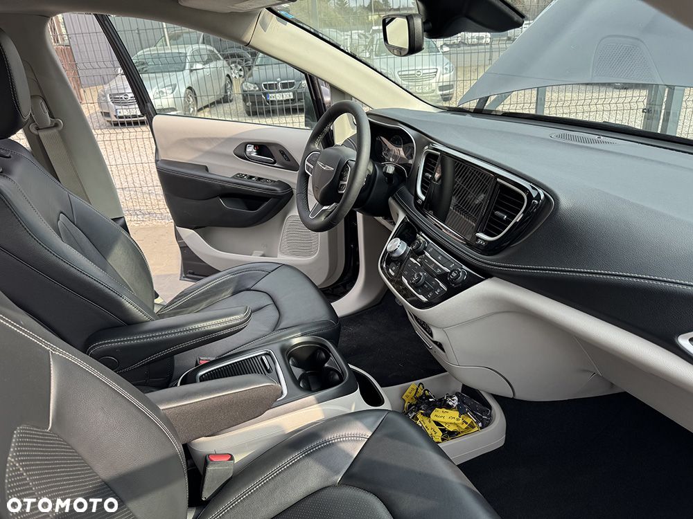 Chrysler Pacifica - 14