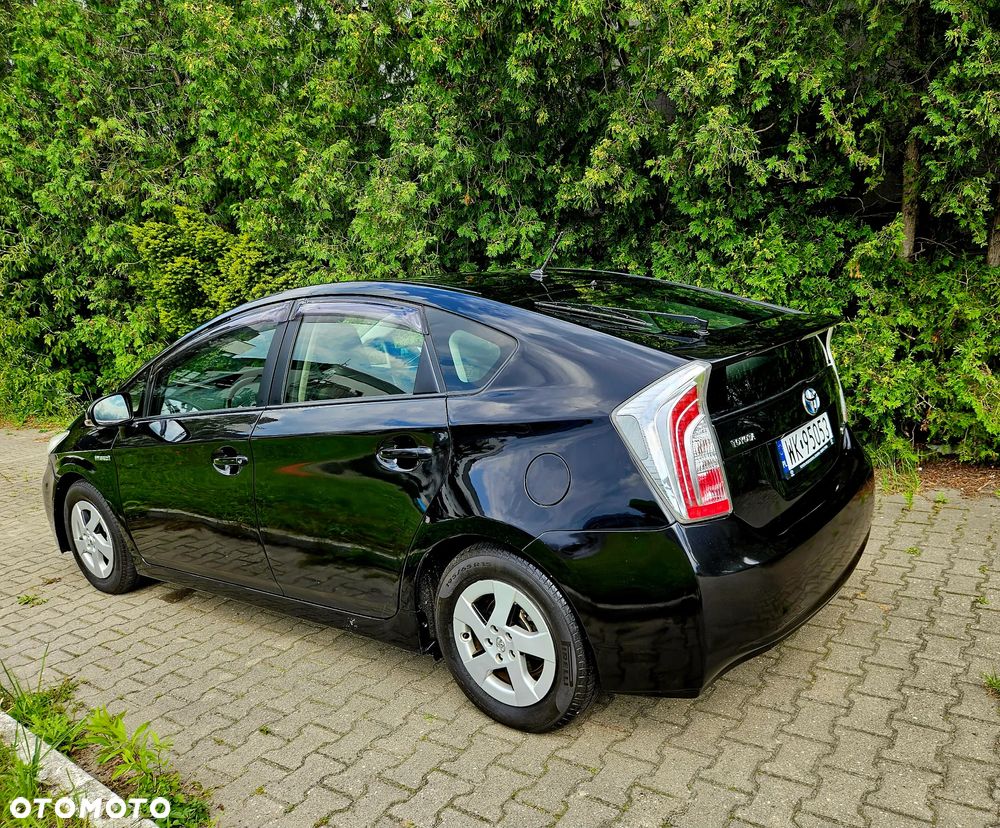 Toyota Prius ver-1-8-hsd-prestige - 9