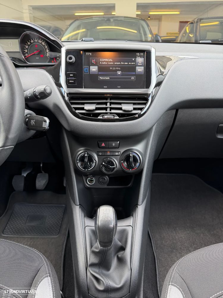 Peugeot 208 1.4 HDi SE Style - 14