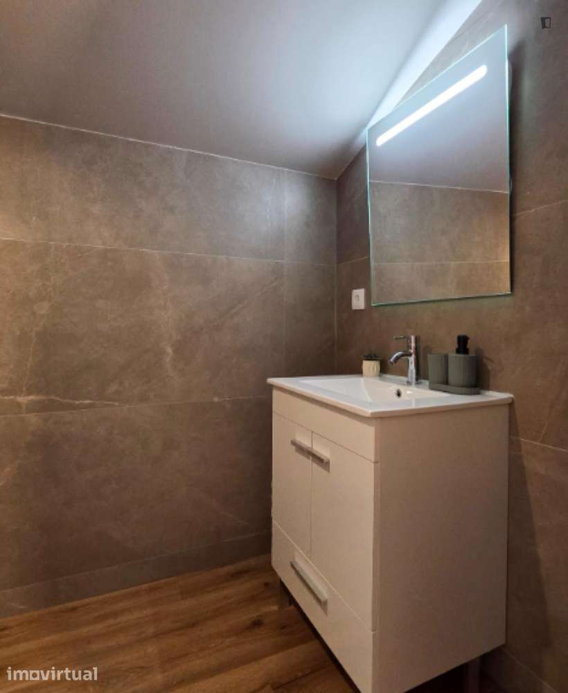 Quarto - localizado em Leça do Balio Porto - Grande imagem: 4/12