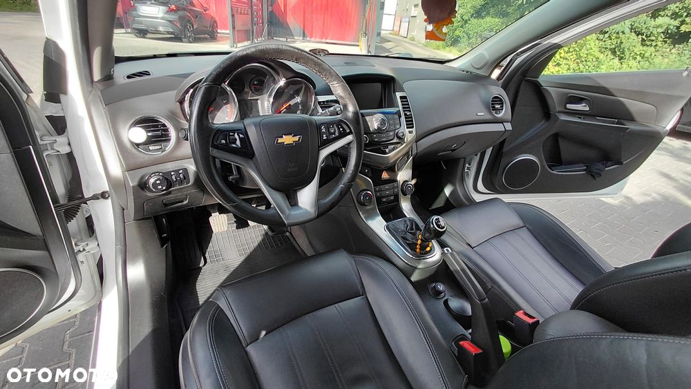 Chevrolet Cruze - 12