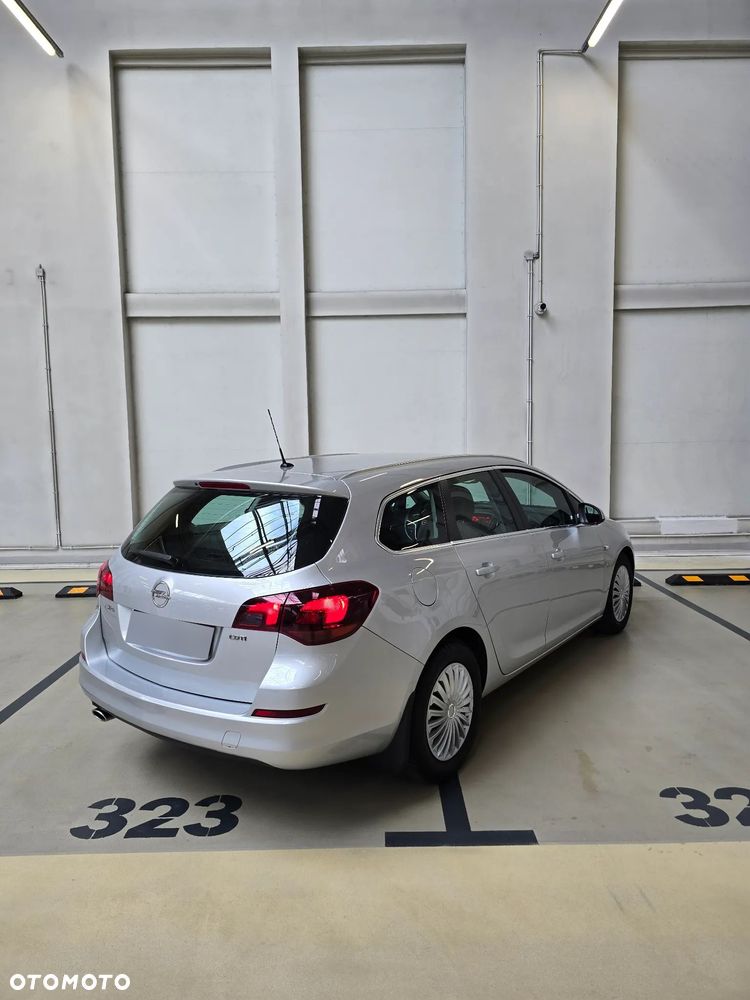 Opel Astra 2.0 CDTI DPF Cosmo - 11