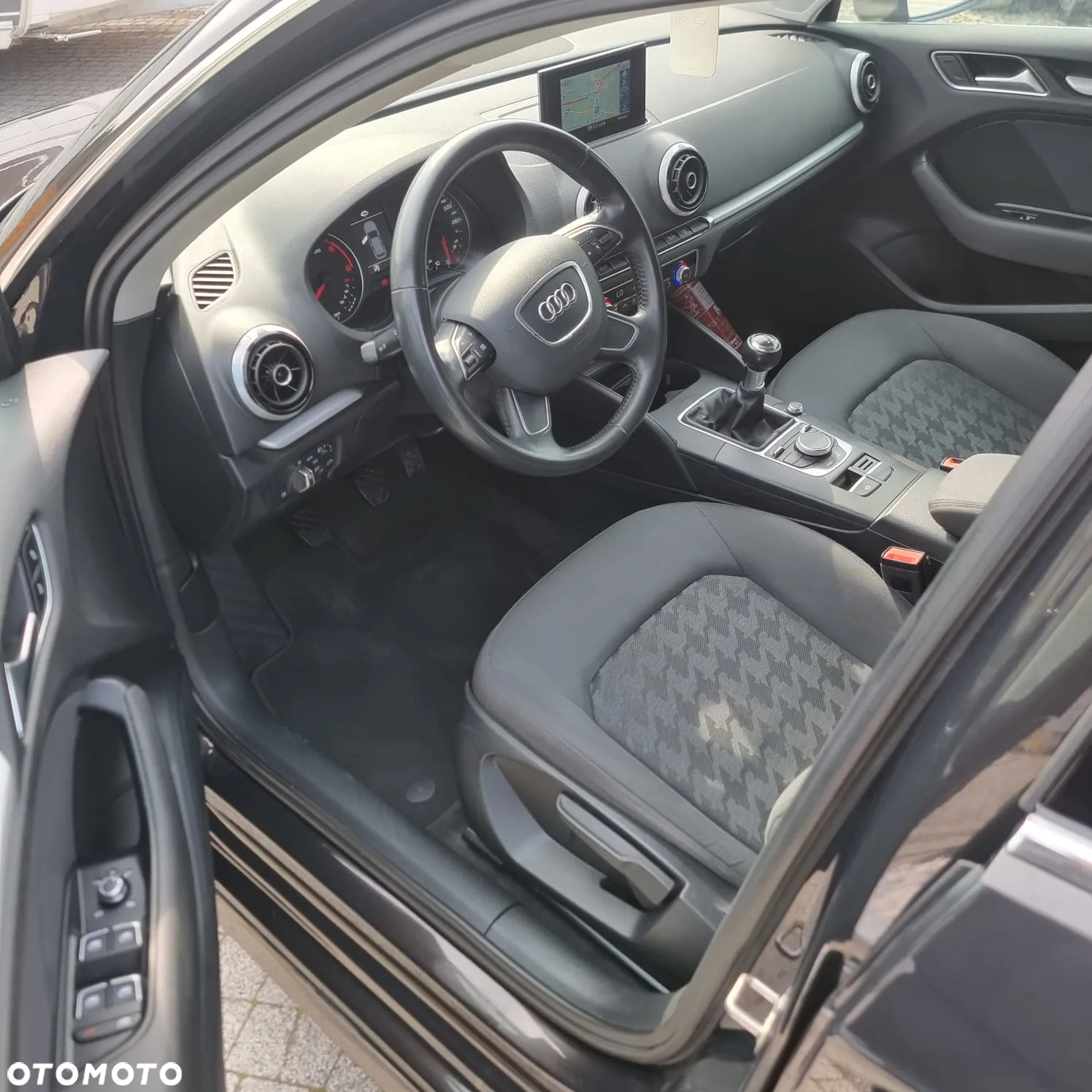 Audi A3 1.6 TDI Sportback ultra Attraction - 12