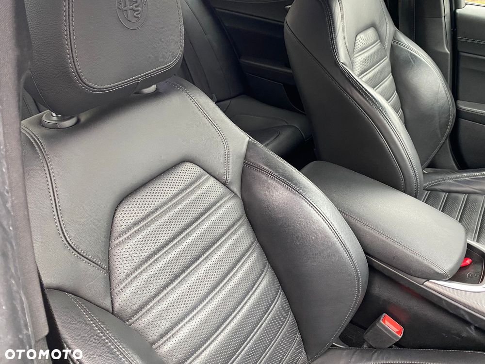 Alfa Romeo Giulia 2.0 Turbo Veloce TI Q4 - 16