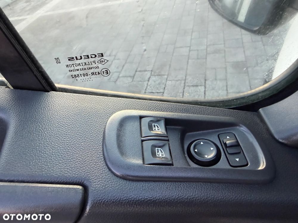 Renault Trafic - 12