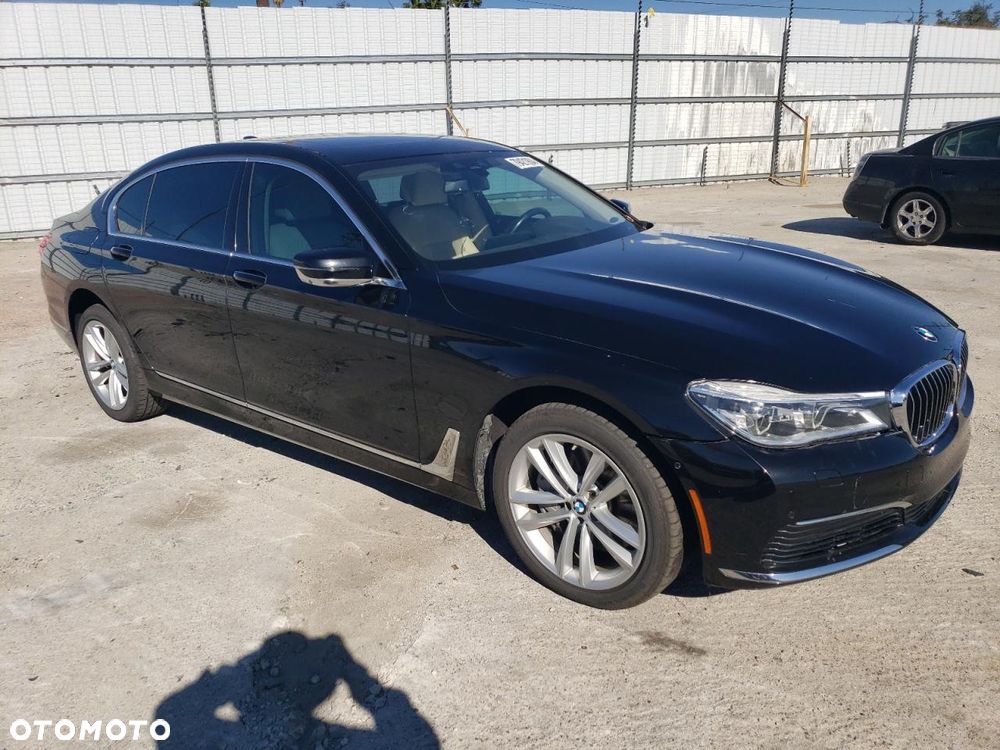 BMW Seria 7 750Li - 22