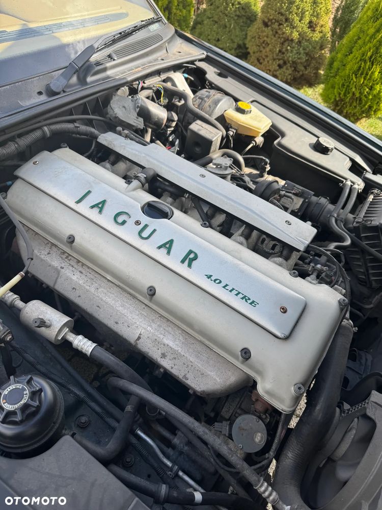 Jaguar XJ - 16