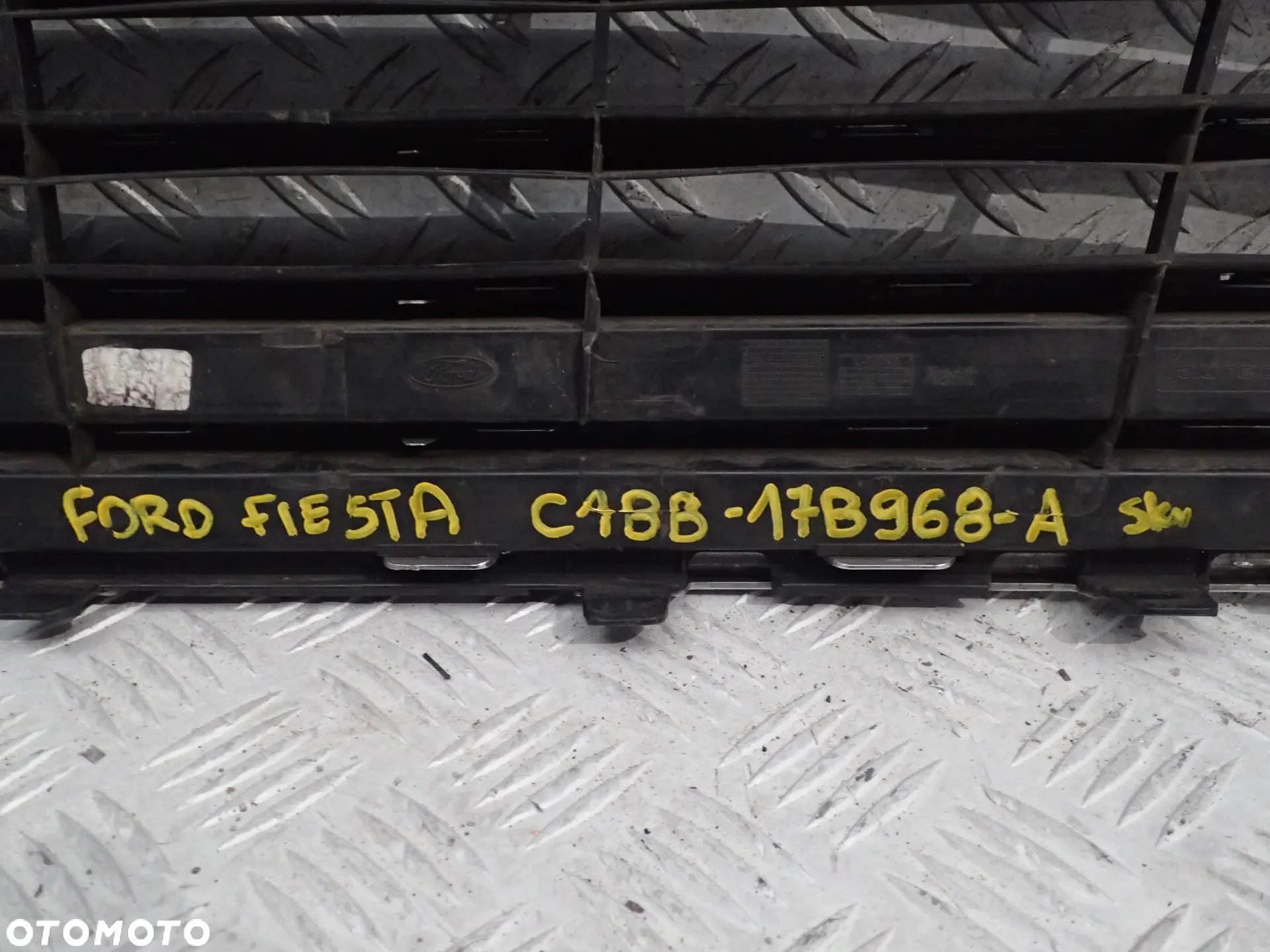 GRILL ATRAPA KRATKA CHROM FORD FIESTA MK7  C1BB-17B968-A - 3