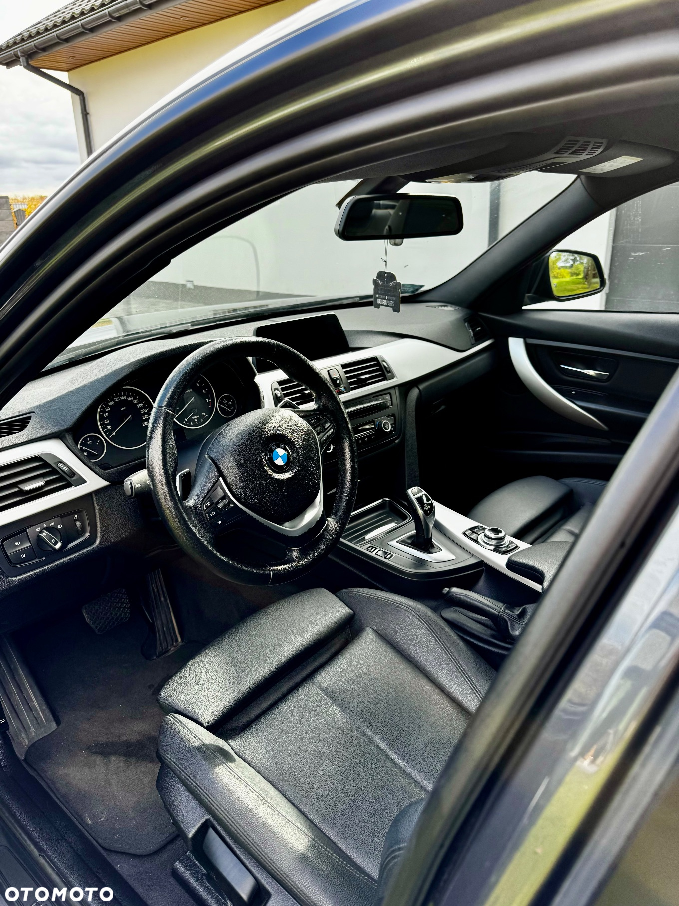 BMW Seria 3 320i - 5