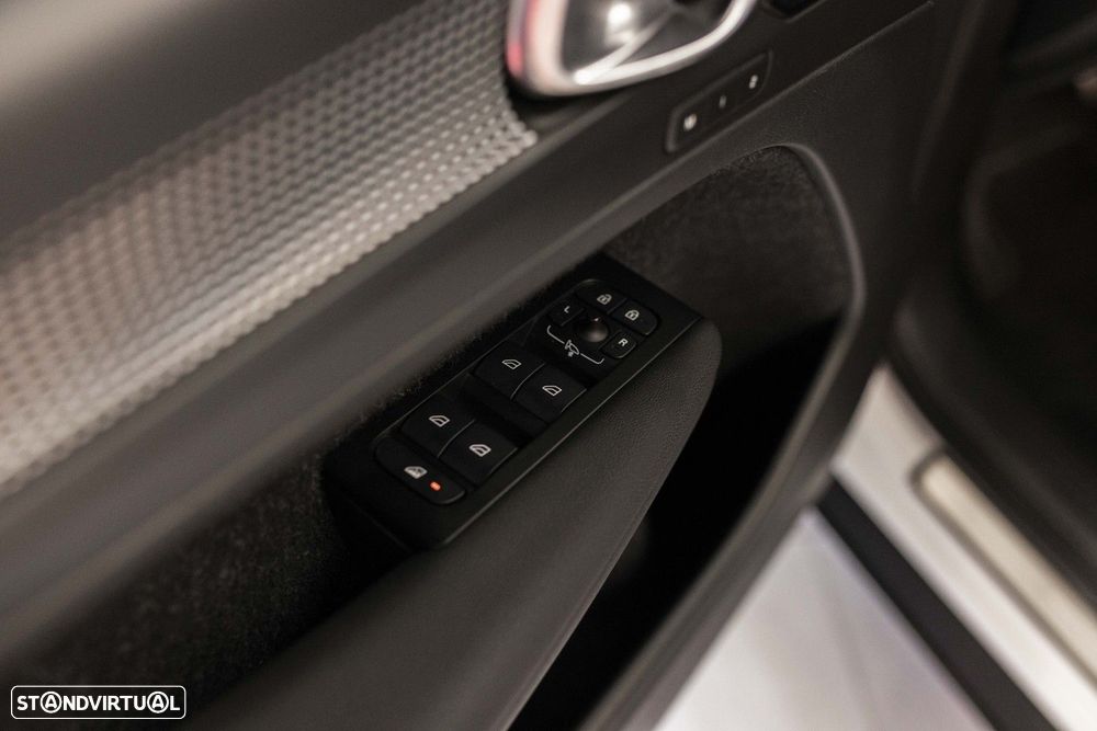 Volvo XC 40 P8 AWD Recharge RDesign - 24