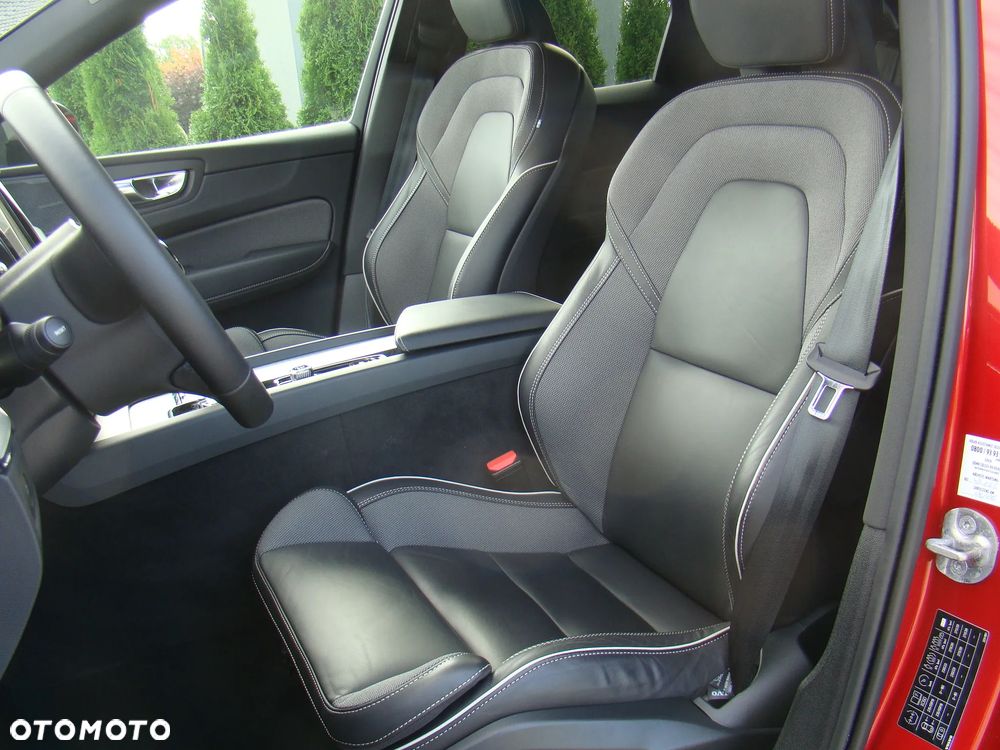 Volvo XC 60 B5 B AWD Geartronic RDesign - 23
