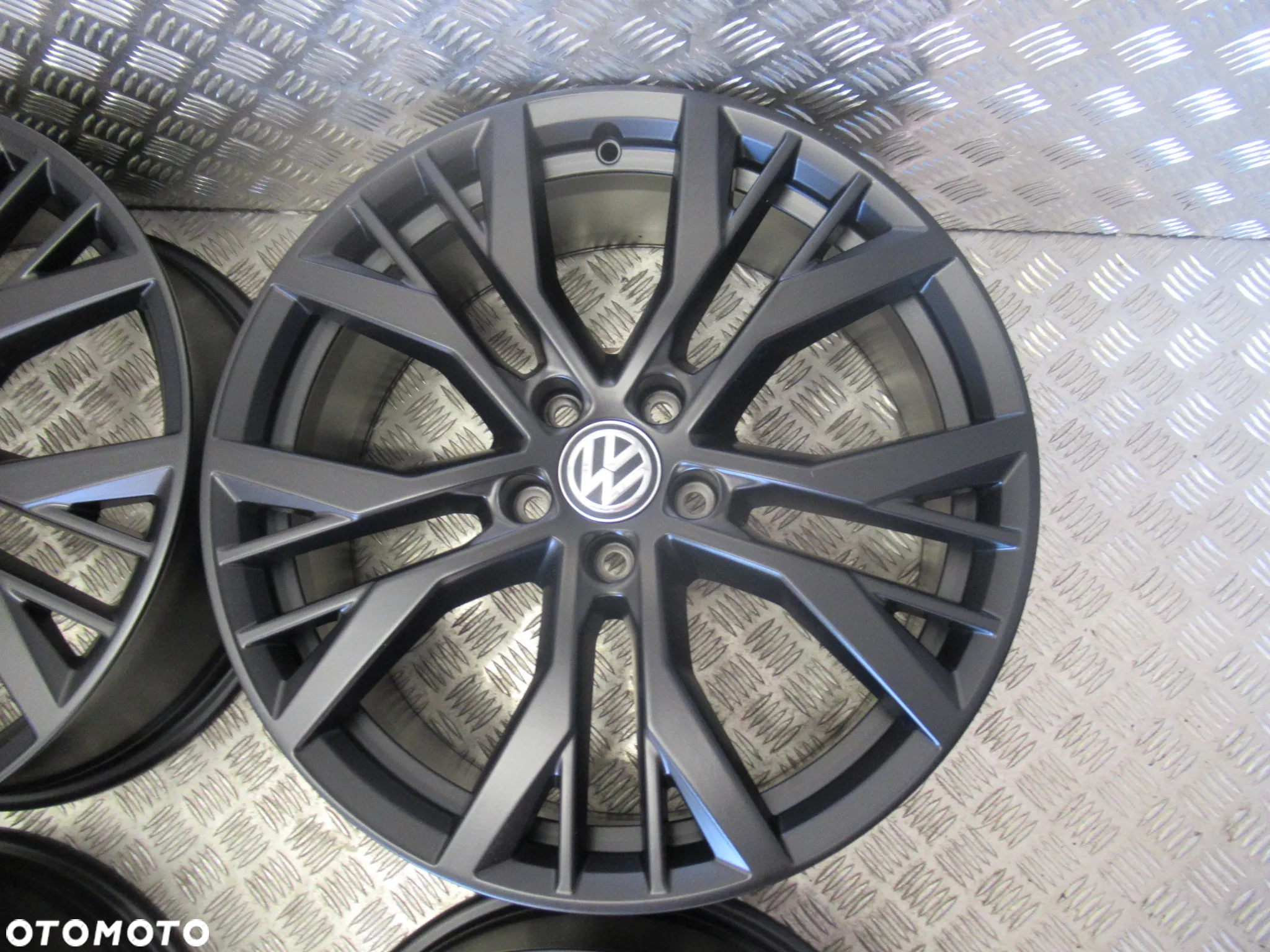 NOWE Felgi Vw Golf VII GTI GTD Touran Tiguan Passat 7,5Jx19 et51 5x112 - 2